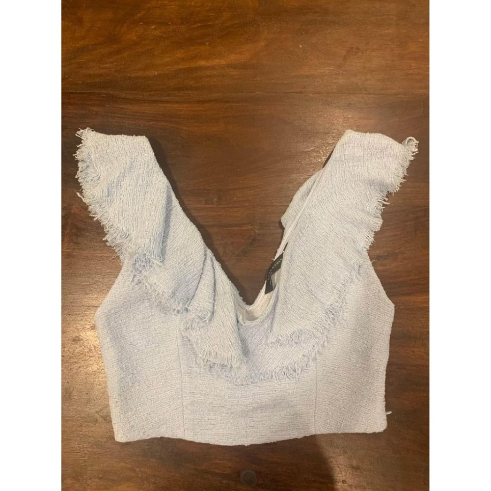 Zara woman cropped baby blue top, size small, v neck front and back